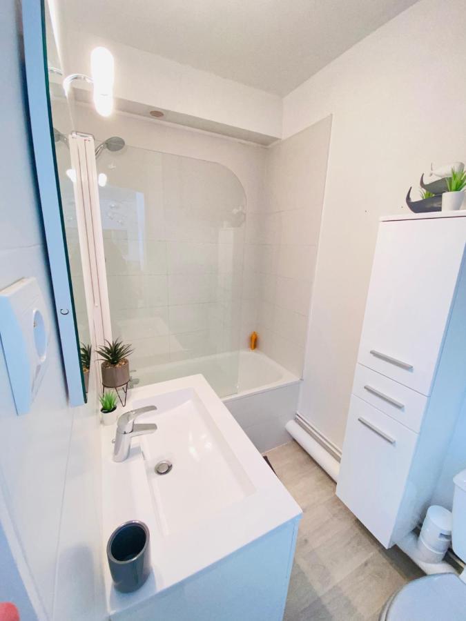 Nantes Centre Proximite Bus Et Tramway Apartment Luaran gambar